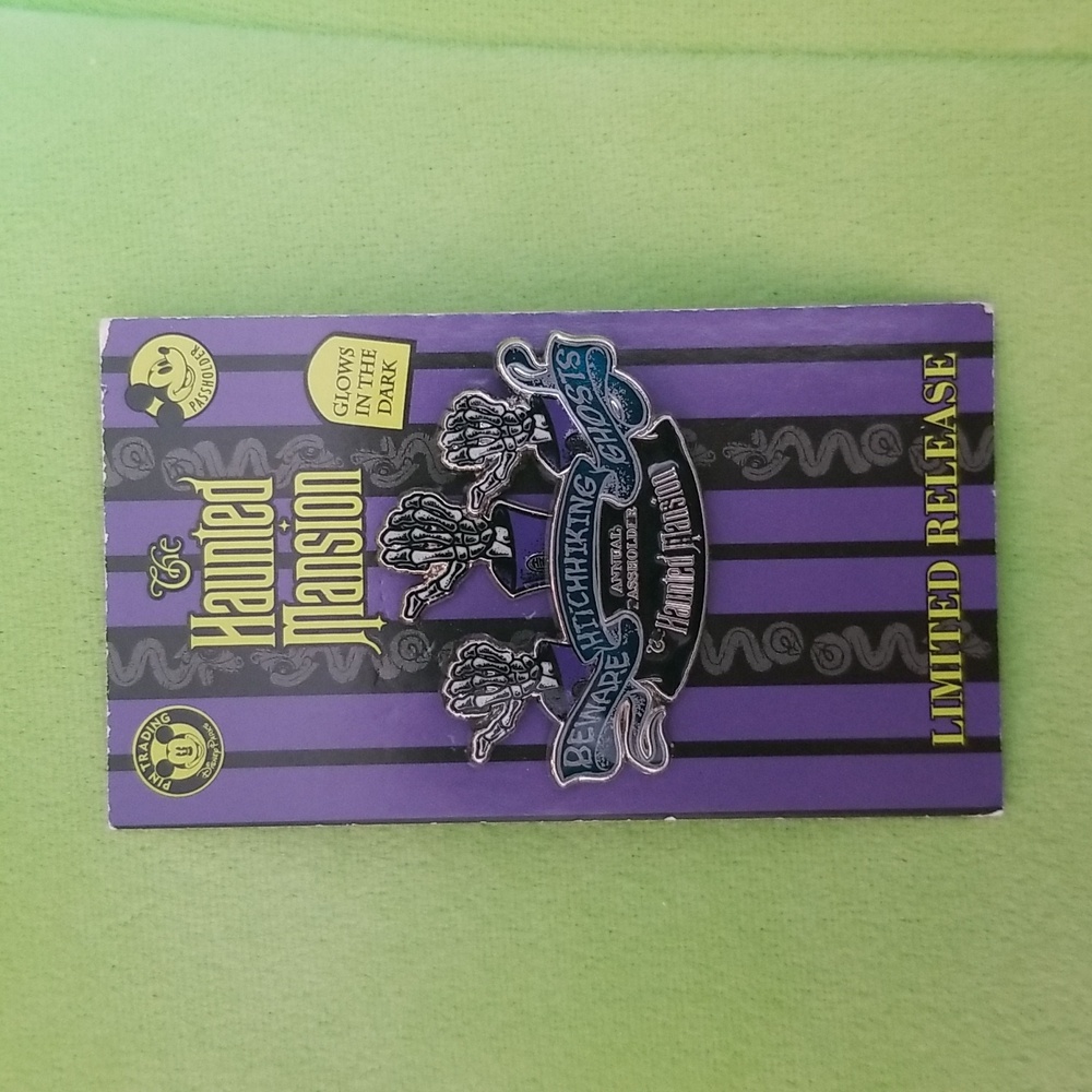 Disney Parks Haunted Mansion "Beware Of Hitchhiking Ghosts" Pin NEW  PB1B10